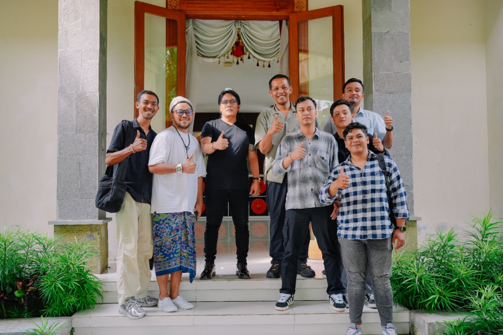 Bupati Giri Prasta Dukung Pemuda Banjar Tainsiat dalam Pelestarian Seni dan Budaya